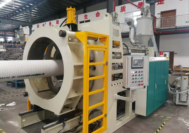 Extruderingsutrustning för muff för dräneringsrör